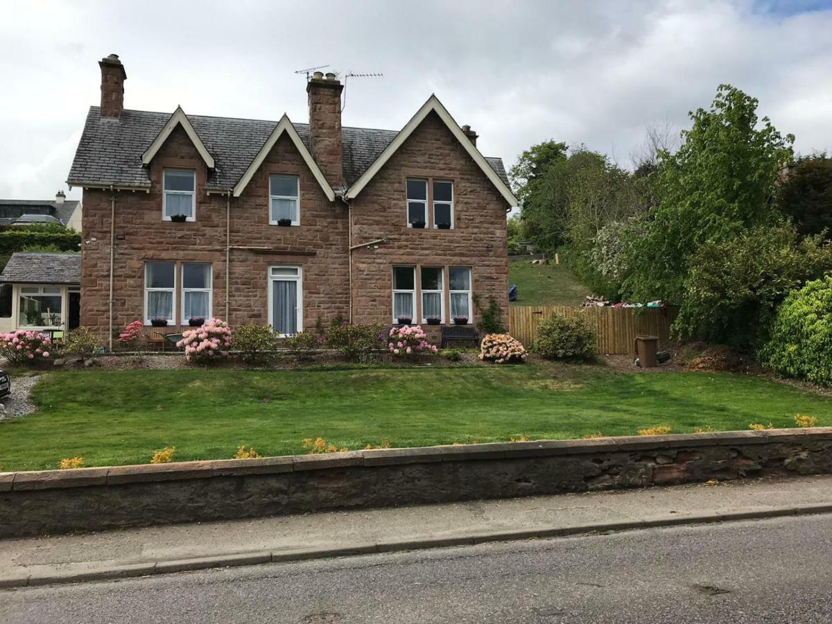 Cromarty View Guest House Accommodations & B&B Dingwall Exterior photo